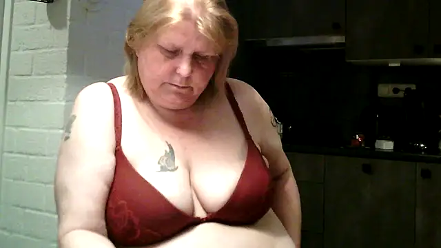 Snapshot of Sylviastar46 chatting on 05/01/26, 06:56 Sylviastar46 online show from 05/01/26, 06:56