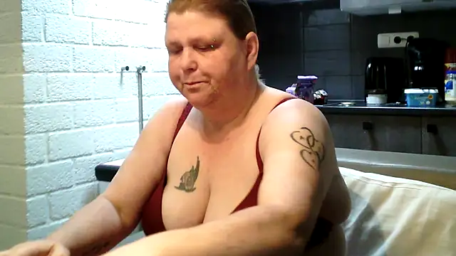 Snapshot of Sylviastar46 chatting on 05/02/26, 08:52 Sylviastar46 online show from 05/02/26, 08:52