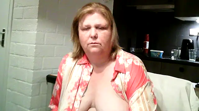 Snapshot of Sylviastar46 chatting on 05/03/26, 09:10 Sylviastar46 online show from 05/03/26, 09:10