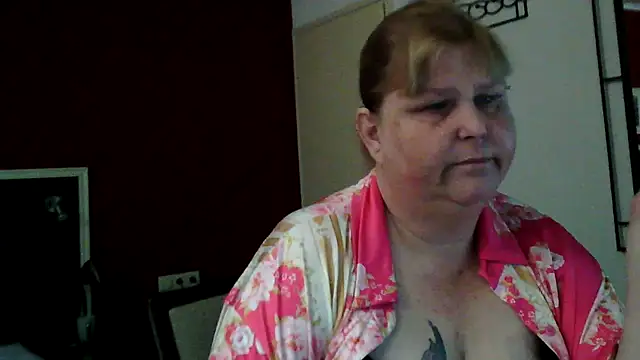 Snapshot of Sylviastar46 chatting on 05/19/26, 08:09 Sylviastar46 online show from 05/19/26, 08:09