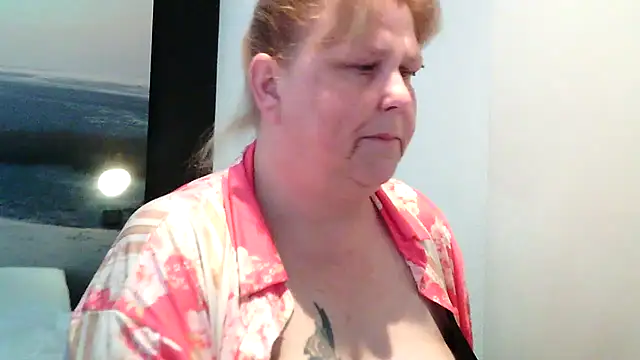 Snapshot of Sylviastar46 chatting on 05/20/26, 06:03 Sylviastar46 online show from 05/20/26, 06:03