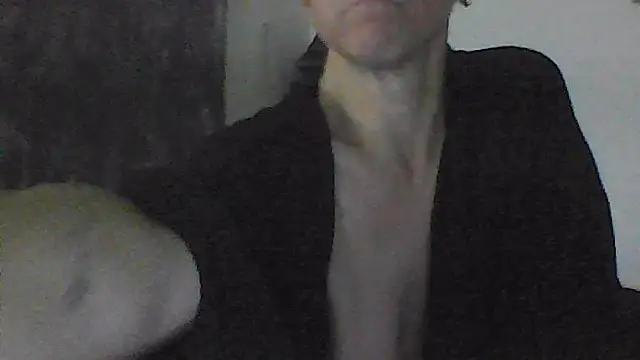 Snapshot of Karebearz1 chatting on 04/16/26, 11:33 Karebearz1 online show from 04/16/26, 11:33