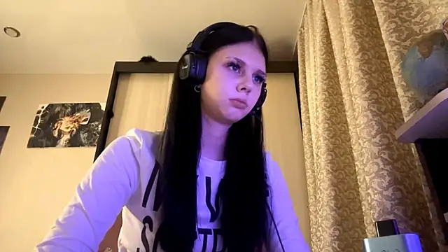 Snapshot of AnGallo chatting on 11/10/25, 06:07 AnGallo online show from 11/10/25, 06:07