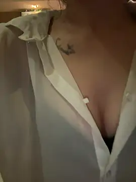 Snapshot of aniani11 chatting on 04/13/26, 01:38 aniani11 online show from 04/13/26, 01:38