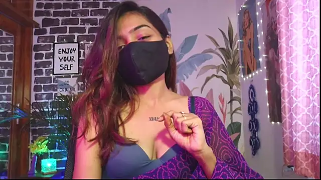 Snapshot of Saloni9 chatting on 04/04/26, 04:11 Saloni9 online show from 04/04/26, 04:11