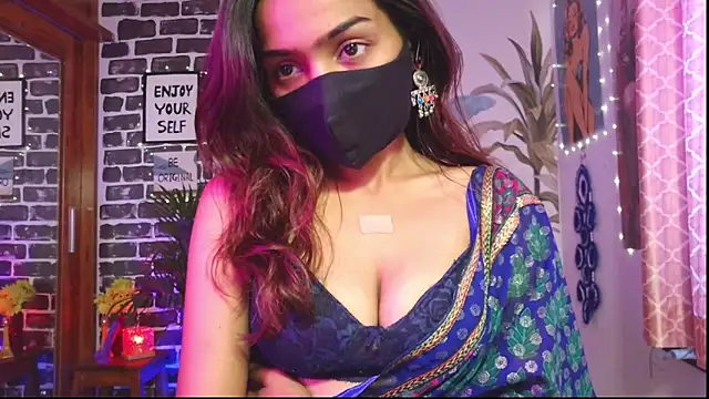 Snapshot of Saloni9 chatting on 04/06/26, 04:21 Saloni9 online show from 04/06/26, 04:21