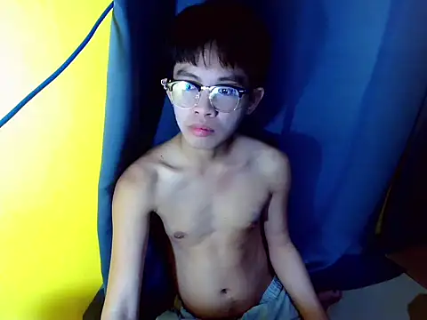 Snapshot of newcummersxx chatting on 03/19/26, 05:33 newcummersxx online show from 03/19/26, 05:33