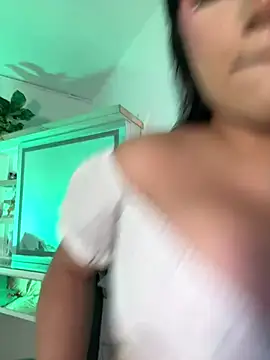 Snapshot of Vale_prado chatting on 05/04/26, 10:17 Vale prado online show from 05/04/26, 10:17