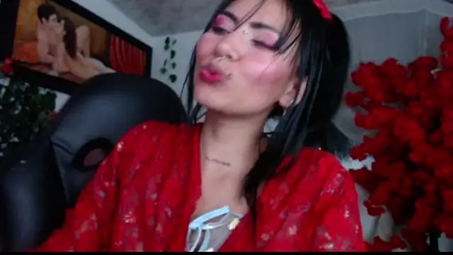 Snapshot of myomii_nixx chatting on 11/13/25, 02:43 myomii nixx online show from 11/13/25, 02:43