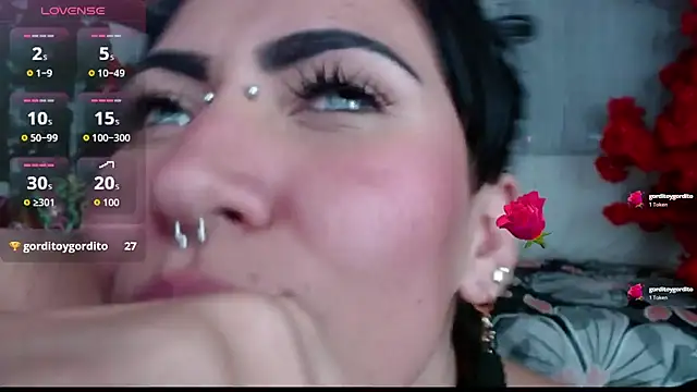 Snapshot of myomii_nixx chatting on 12/01/25, 03:33 myomii nixx online show from 12/01/25, 03:33