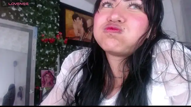 Snapshot of myomii_nixx chatting on 12/18/25, 12:06 myomii nixx online show from 12/18/25, 12:06