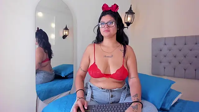 MiaBloom   online show from 11/21/25, 10:58