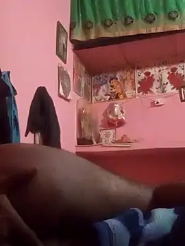 Snapshot of hdtvuy chatting on 10/31/25, 06:58 hdtvuy online show from 10/31/25, 06:58