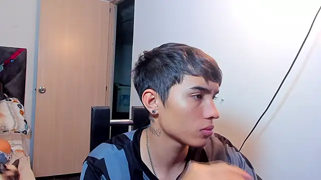 Snapshot of MollyandFher chatting on 11/08/25, 02:01 MollyandFher online show from 11/08/25, 02:01