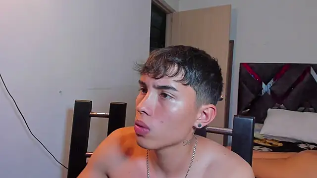 Snapshot of MollyandFher chatting on 11/18/25, 11:37 MollyandFher online show from 11/18/25, 11:37