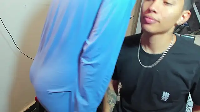 Snapshot of MollyandFher chatting on 11/21/25, 12:15 MollyandFher online show from 11/21/25, 12:15