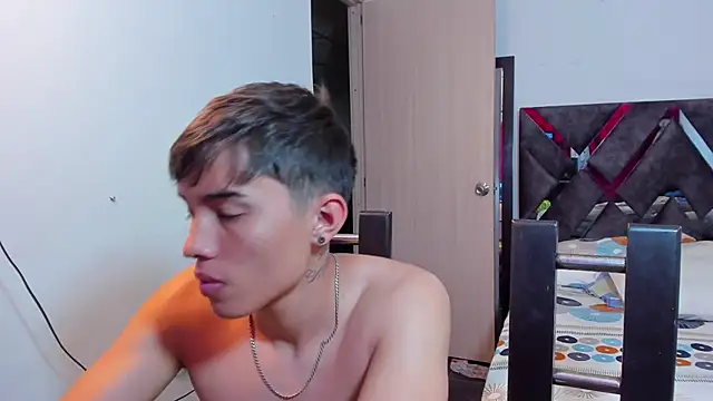 Snapshot of MollyandFher chatting on 11/24/25, 02:22 MollyandFher online show from 11/24/25, 02:22