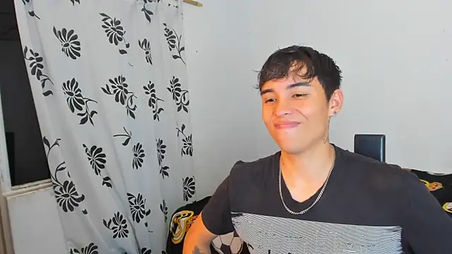 Snapshot of MollyandFher chatting on 12/22/25, 02:19 MollyandFher online show from 12/22/25, 02:19