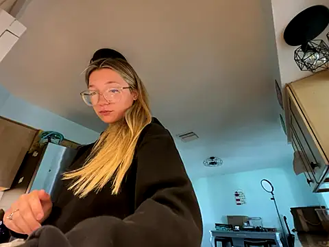 hatgirlsolo online show from 11/29/25, 06:00