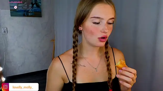 Lovelly molly1 online show from 11/06/25, 02:51