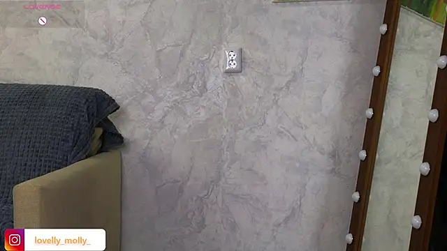 Snapshot of Lovelly_molly1 chatting on 12/18/25, 05:52 Lovelly molly1 online show from 12/18/25, 05:52