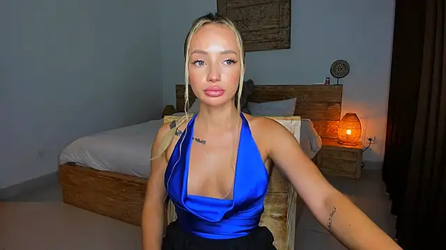 Snapshot of TangledChannels chatting on 10/30/25, 02:35 TangledChannels online show from 10/30/25, 02:35