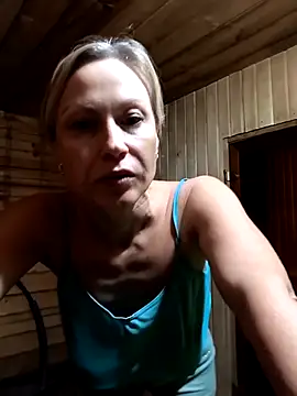 Snapshot of Elle_Milfa chatting on 06/09/26, 01:23 Elle Milfa online show from 06/09/26, 01:23