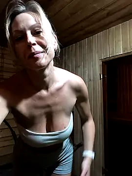 Snapshot of Elle_Milfa chatting on 06/14/26, 01:46 Elle Milfa online show from 06/14/26, 01:46