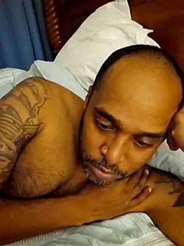 TraddyZaddy online show from 10/31/25, 03:51