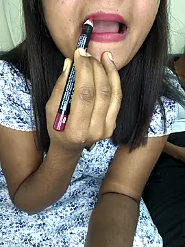 Snapshot of Cuty_Pussy1 chatting on 11/13/25, 07:29 Cuty Pussy1 online show from 11/13/25, 07:29