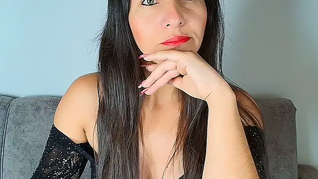 Snapshot of alana_pink95 chatting on 11/12/25, 07:42 alana pink95 online show from 11/12/25, 07:42