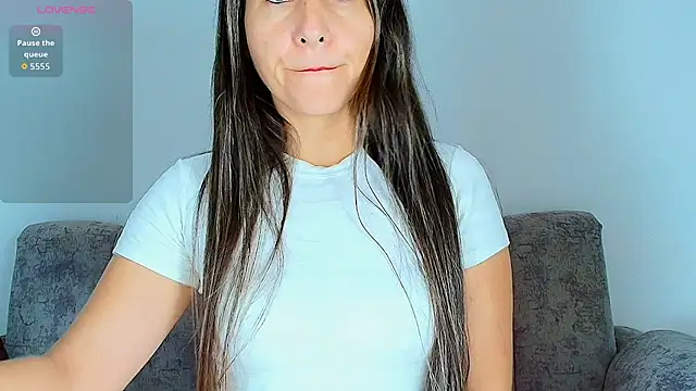 Snapshot of alana_pink95 chatting on 12/18/25, 12:33 alana pink95 online show from 12/18/25, 12:33