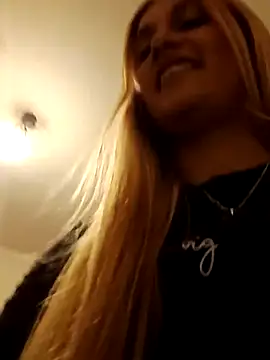 larubia arg online show from 11/17/25, 02:39