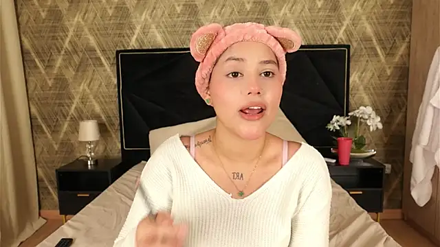 ZoeBella online show from 11/08/25, 01:11