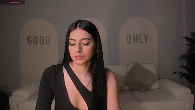 Snapshot of BellaConnorX chatting on 11/18/25, 03:45 BellaConnorX online show from 11/18/25, 03:45