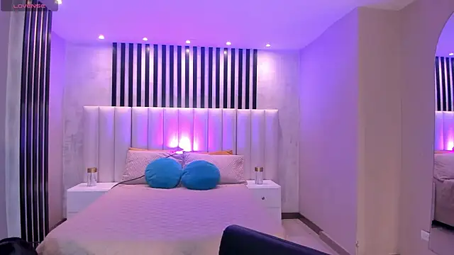 Snapshot of BellaConnorX chatting on 04/16/26, 04:13 BellaConnorX online show from 04/16/26, 04:13