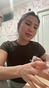 limkiss online show from 11/11/25, 10:10