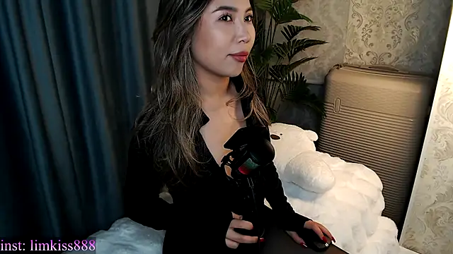 limkiss online show from 12/17/25, 02:12