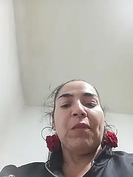 Snapshot of MaryRoze_ chatting on 04/21/26, 01:18 MaryRoze online show from 04/21/26, 01:18