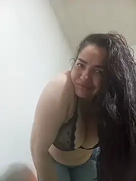 Snapshot of MaryRoze_ chatting on 04/22/26, 01:30 MaryRoze online show from 04/22/26, 01:30