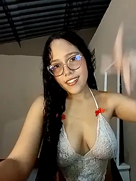 Snapshot of Sweett_Ladie chatting on 11/08/25, 11:14 Sweett Ladie online show from 11/08/25, 11:14