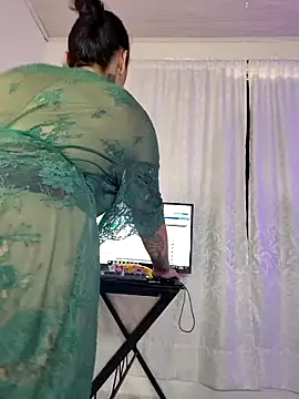 Snapshot of Natural_BIGASS_Nina chatting on 04/08/26, 06:52 Natural BIGASS Nina online show from 04/08/26, 06:52