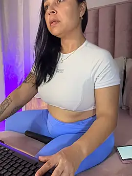 Snapshot of Natural_BIGASS_Nina chatting on 04/13/26, 07:19 Natural BIGASS Nina online show from 04/13/26, 07:19