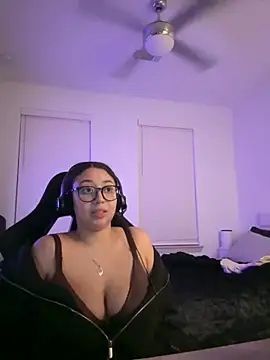 Snapshot of minha_baby chatting on 04/11/26, 08:29 minha baby online show from 04/11/26, 08:29