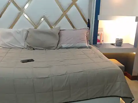 Snapshot of lia_cr1 chatting on 11/08/25, 08:51 lia cr1 online show from 11/08/25, 08:51