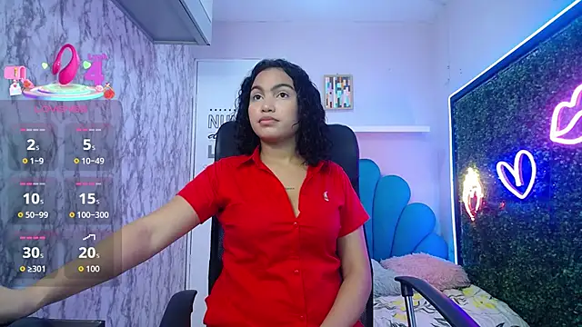 Snapshot of valeria_martinez19 chatting on 12/14/25, 01:11 valeria martinez19 online show from 12/14/25, 01:11