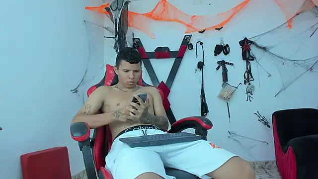 Steven19 LatinBoy online show from 11/04/25, 11:53