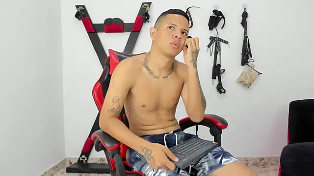 Steven19 LatinBoy online show from 11/11/25, 11:43