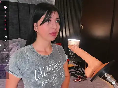 Snapshot of BDSM-DOLL chatting on 12/15/25, 09:35 BDSM-DOLL online show from 12/15/25, 09:35