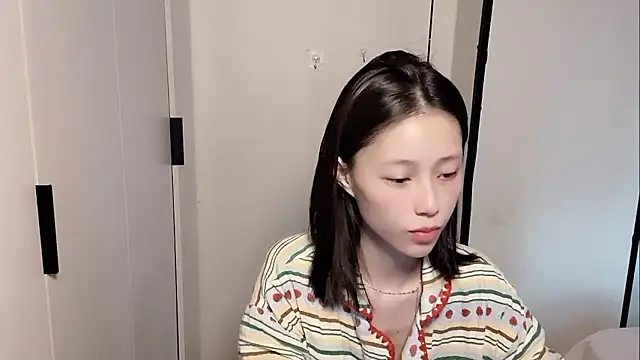 Snapshot of yuyu-33 chatting on 01/18/26, 12:25 yuyu-33 online show from 01/18/26, 12:25